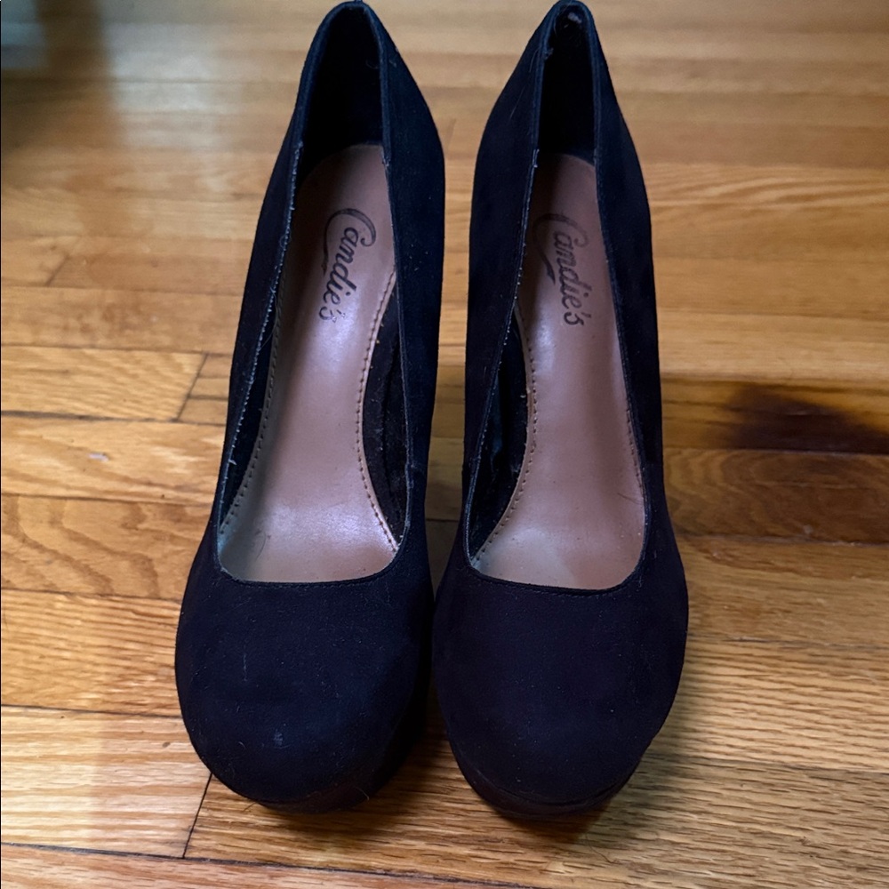 Candie's Classic Black Wedges